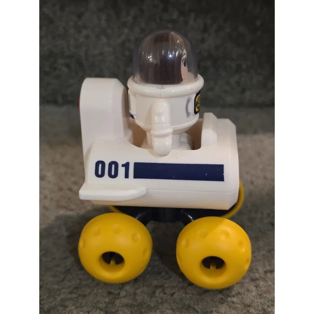 iPlay, iLearn astronaut figure from a take-apart spaceship toy